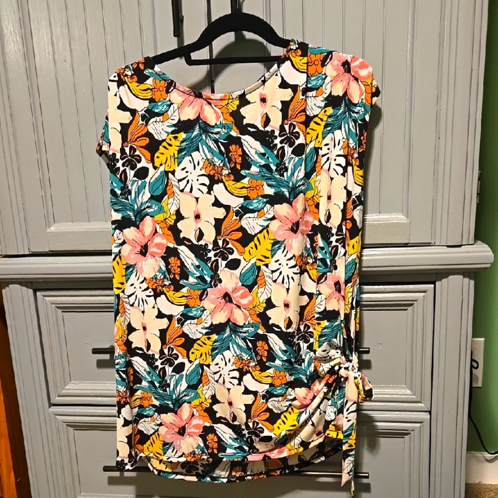 Floral No Sleeve Print Top with Side Tie-Plus Size 18/20